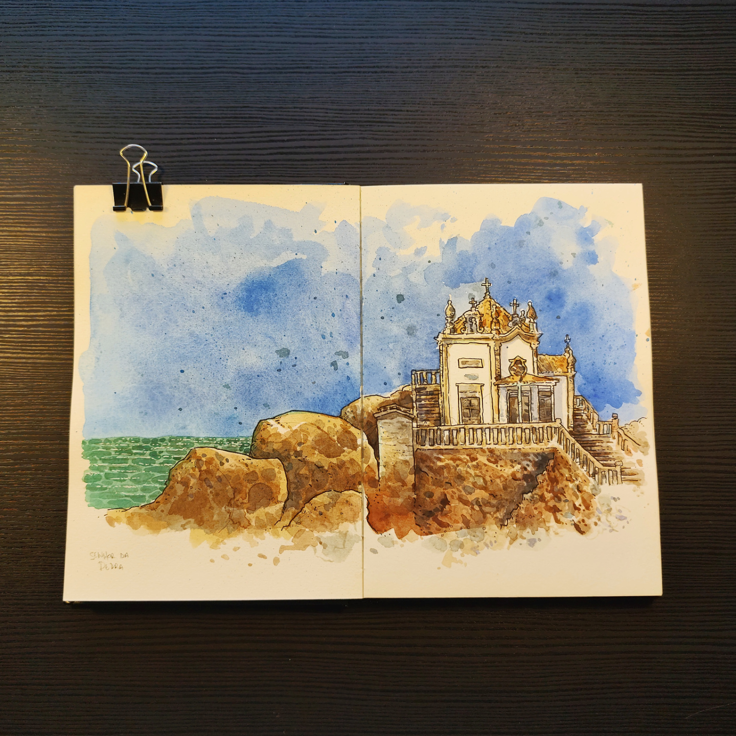 illustration of Capela do Senhor da Pedra in Watercolor, with the sea behind it, in Gaia