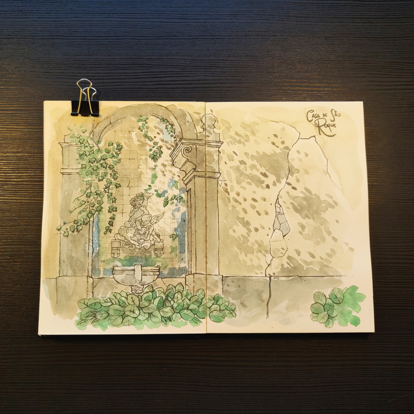 watercolor of the Casa São Roque fountain, covered in ivy with worn azulejos